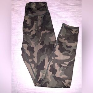💕CAMO ATHLETIC PANTS💕NWOT. EXCELLENT CONDITION!!